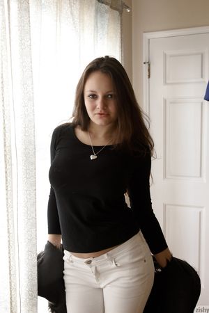 Shelley Fox poses nude for the first time ever on Zishy