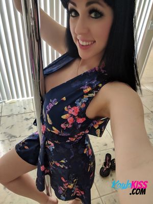 Kayla Kiss Perfect Busty Model