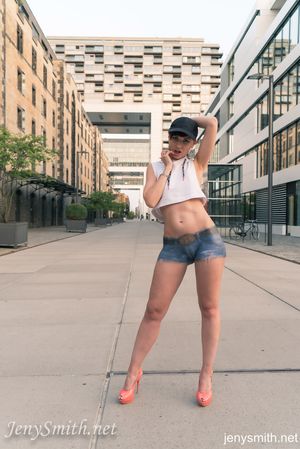 Jeny Smith Body Paint