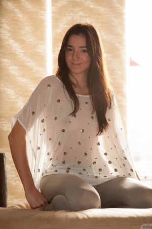 Olive Southard Brunette Leggings Babysitter Zishy