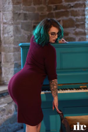 Galda Lou Tight Dress Curves