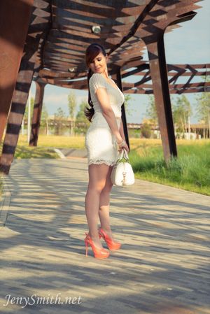 Jeny Smith Summer Upskirt Nude Pics