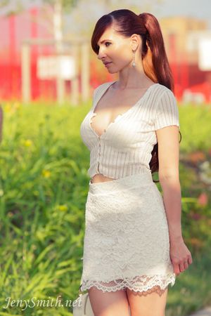 Jeny Smith Summer Upskirt Nude Pics