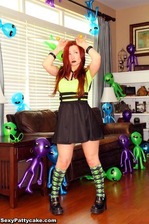 Sexy Pattycake Clap Alien Cheeks