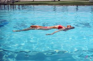 Gillian Barnes Candid Pool Pics