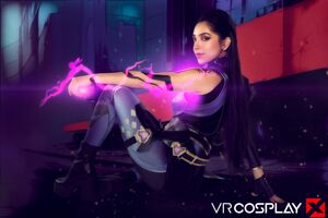 Madison Wilde in Valorant Reyna at VR Cosplay X