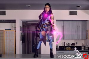 Madison Wilde in Valorant Reyna at VR Cosplay X