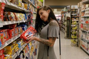 Sasha Apex in Going Publix at Zishy