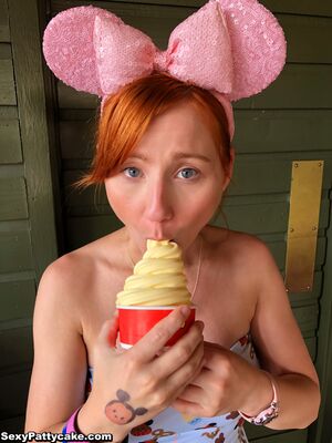 Sexy Pattycake in Selfies