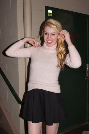 Wynne Leonard in That Seattle Place at Zishy