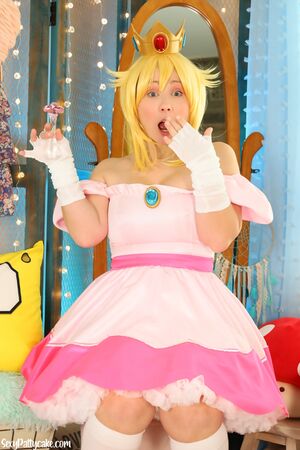 Sexy Pattycake in Mushroom Princess Cosplay