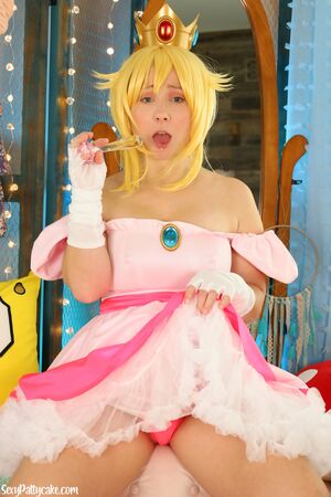 Sexy Pattycake in Mushroom Princess Cosplay