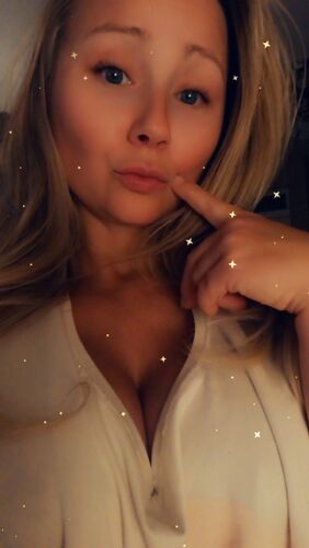 Sexy Pattycake in Summer Selfies