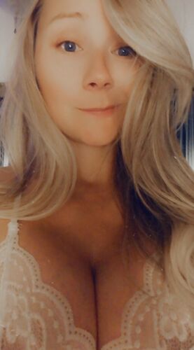 Sexy Pattycake in Summer Selfies