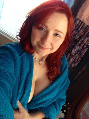 Sexy Pattycake in Summer Selfies