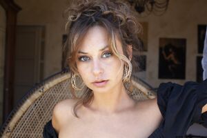 Loren in Elegant at Denudeart