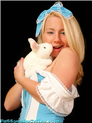 Sexy Pattycake in Alice Cosplay