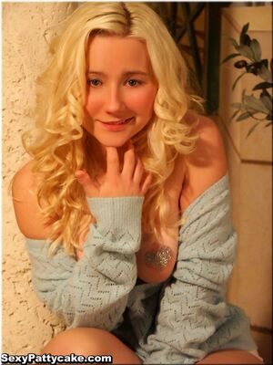 Sexy Pattycake in Pasties