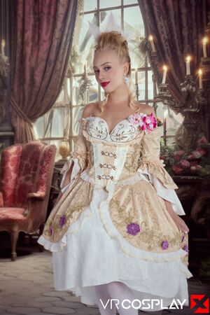 Braylin Bailey in Marie Antoinette at VR Cosplay X