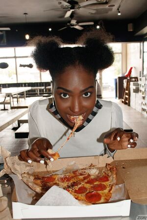 Kelsey Jones in Miami Pies at Zishy