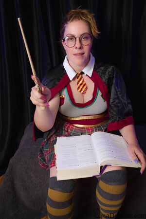 Lana Del Lust in Hogwarts Legacy Parody