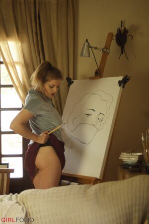 Lottii Rose in The Artist at Girlfolio