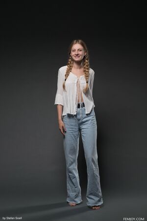 Aveira in Shadow at Femjoy