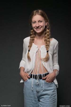 Aveira in Shadow at Femjoy