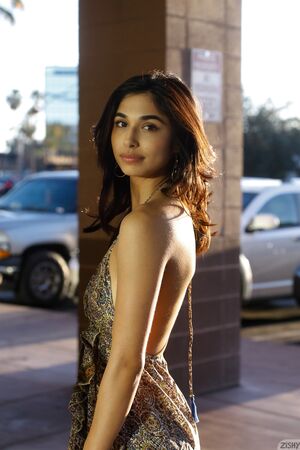 Reina Rae in Girls and Pizza at Zishy