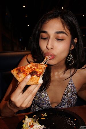 Reina Rae in Girls and Pizza at Zishy
