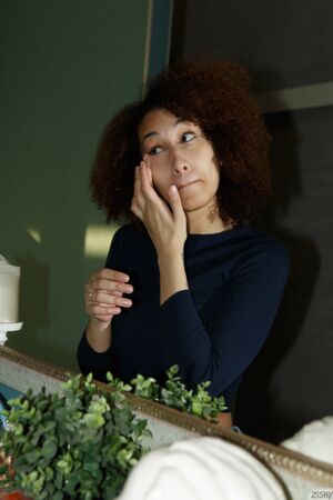 Solana Bardell in Black Star Russia 1 at Zishy