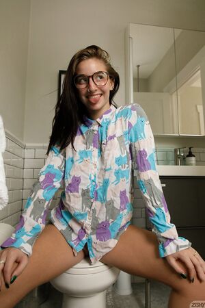 Sasha Apex in Reads Heinlein at Zishy