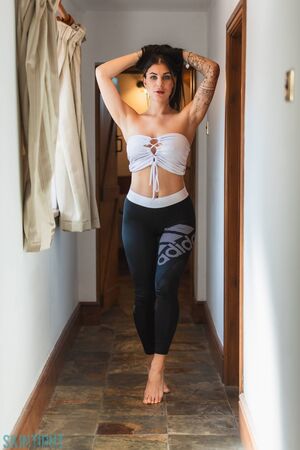 Roxy Mendez in Warm Glow at Skin Tight Glamour