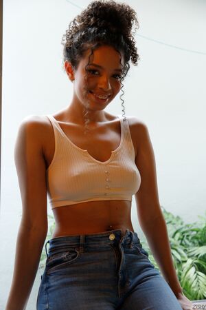 Valery Ponce in Damas R Drama at Zishy