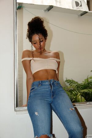 Valery Ponce in Damas R Drama at Zishy