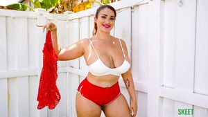 Nia Bleu in The Thickest Basketball Star at The Real Workout