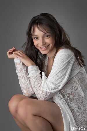 Olivia Linz in Trittleiter at Femjoy