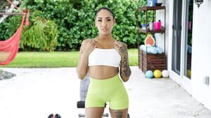 Kona Jade in Fit Busty MILF Has the Only Summer Routine You Need at Milf Body