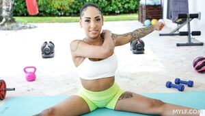 Kona Jade in Fit Busty MILF Has the Only Summer Routine You Need at Milf Body