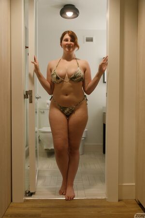 Bess Burton in Vegas Vacay at Zishy