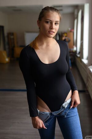 Harissa Berry in Studio Nudio at Zishy