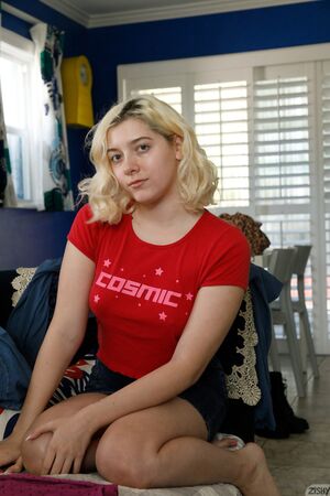 Gia Ohmy in Cosmic Cancel at Zishy