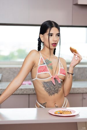 Tormenta in Cakes And Fuck Machine at Watch4Beauty