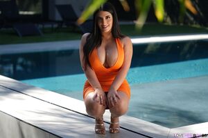 Sarah Arabic in JOI Boob Tease Outside With Sarah Arabic at Love Her Boobs