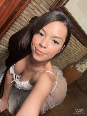 Sky Moon in Selfies 4U My Present at Watch4Beauty