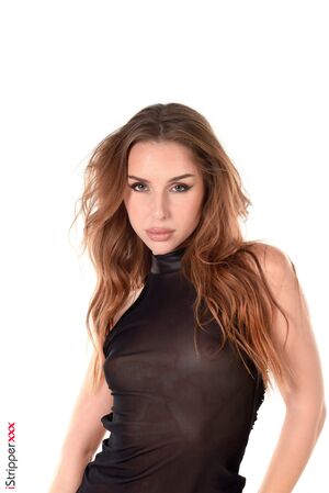 Dee Vine in Blow Your Mind at IStripper