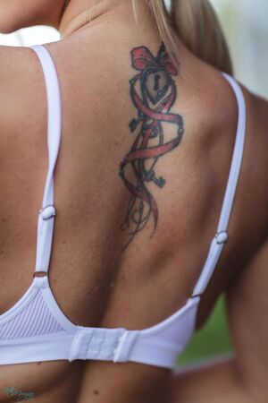 Beth Morgan in Natural Beauty