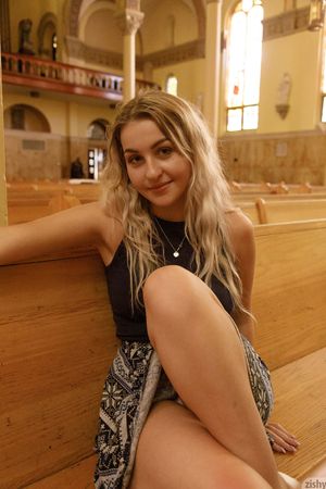 Stella Garmen Cute Flasher Zishy