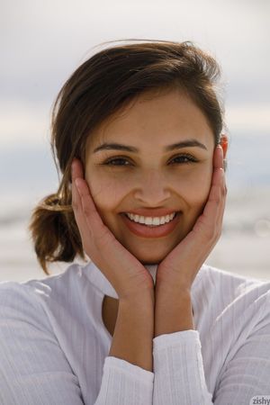 Alejandra Cobos White Sands Zishy