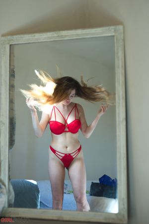 Gabriella Knight Changing Room Voyeur Girlfolio